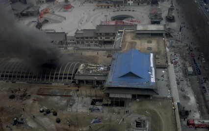 6臺(tái)消防車(chē)滅火現(xiàn)場(chǎng)照片二