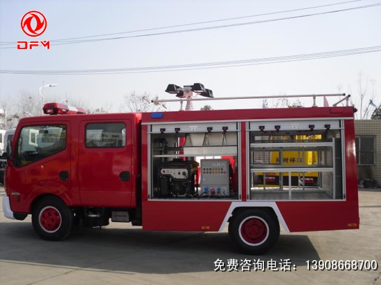 日產(chǎn)尼桑搶險(xiǎn)救援消防車(chē)